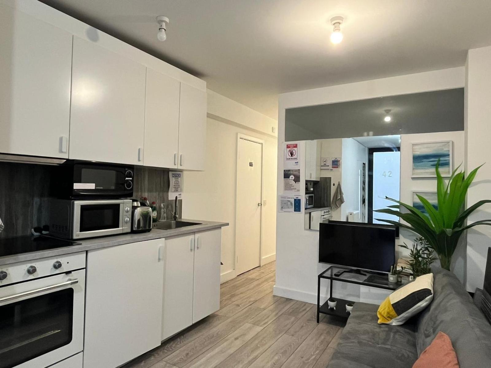 Home Away Лондон Екстериор снимка