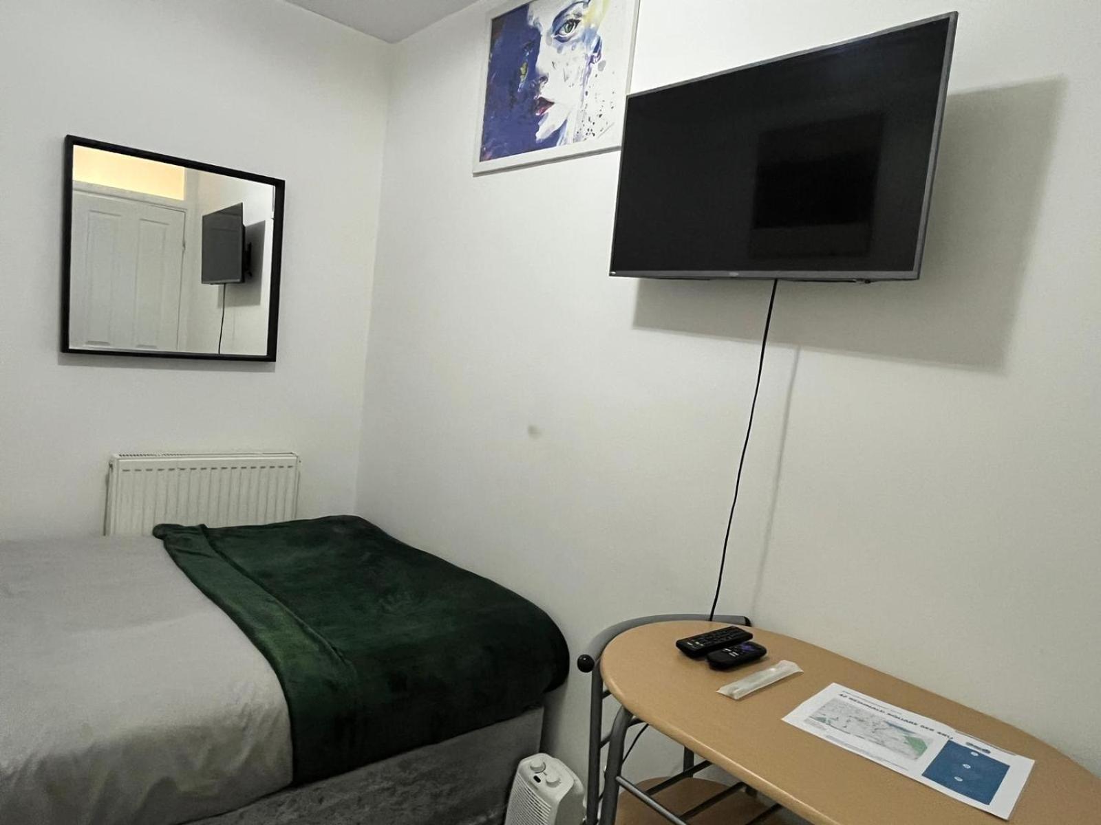 Home Away Лондон Екстериор снимка